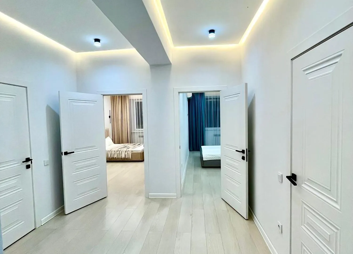 Апартаменты С Балконом Almaty Apartment